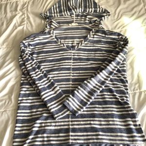 Women’s long sleeve, hooded top